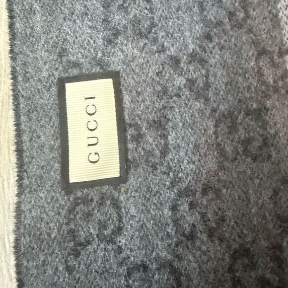 Brand new Gucci Gray Cashmere Scarf / shawl with box and tag Luxurious Accessory - Picture 4 of 9